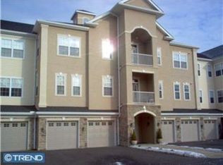 4 Falcon Dr APT 202, Holland, PA 18966