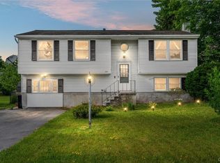 5989 Alastair Dr, Cicero, NY 13039