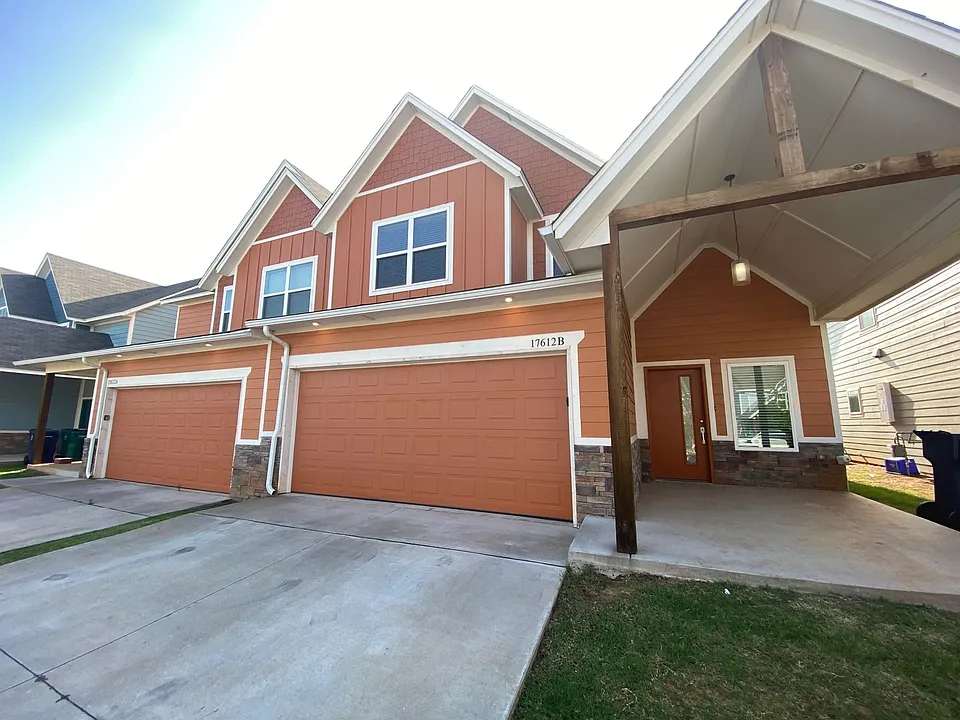 17612 Hampton Park Dr #B