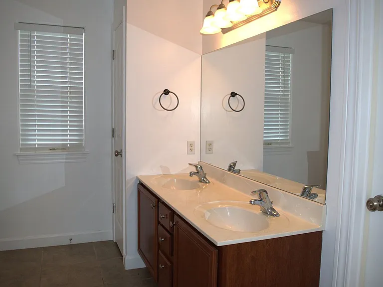 106 Corcoran Dr — Photo 20