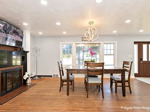 4th image of 3027 N Lewis Ave