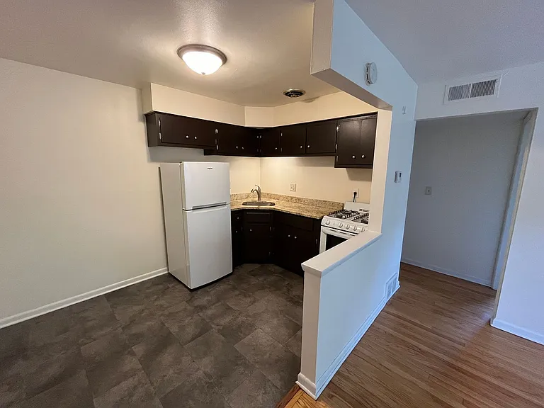 3020 W Fardale Ave — Photo 1
