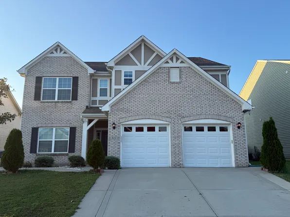 822 Blue Ash Trl, Greenwood, IN 46143