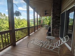 100 Sawgrass Dr, Whittier, NC 28789