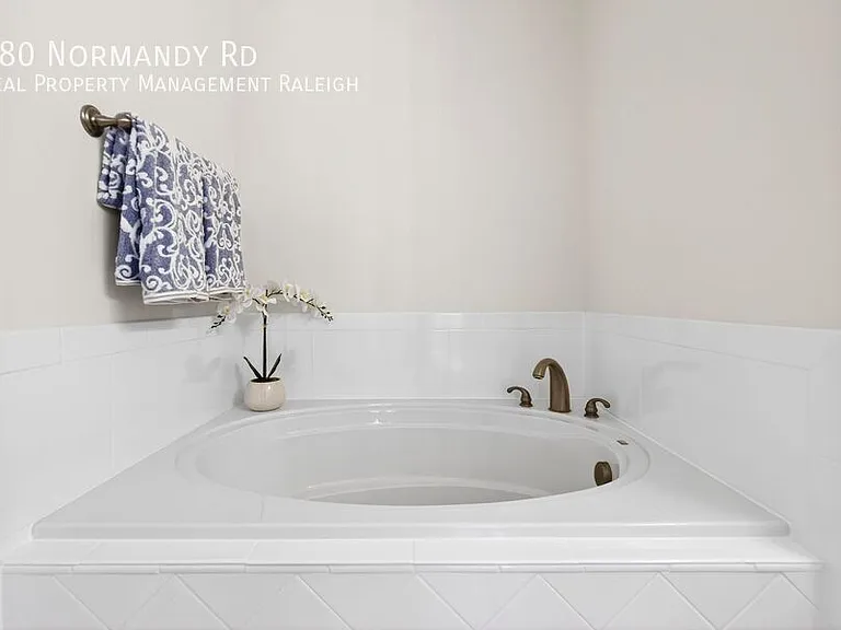 180 Normandy Rd — Photo 22