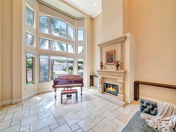3rd image of 4822 Valjean Ave