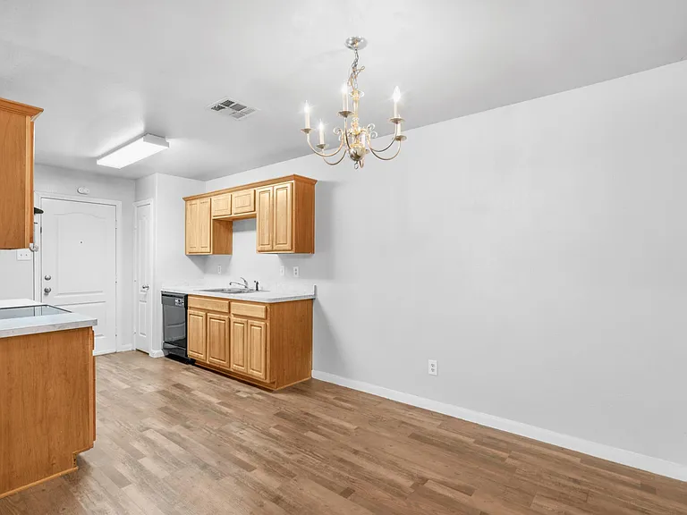 9212 Coral Ln — Photo 9