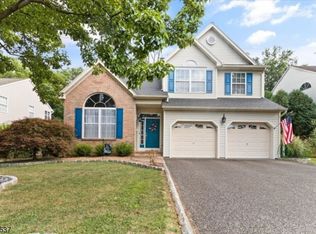 8 Manning Ct, High Bridge, NJ 08829