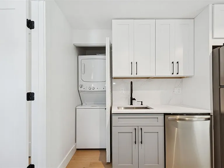 2655 Bay St #2 — Photo 4