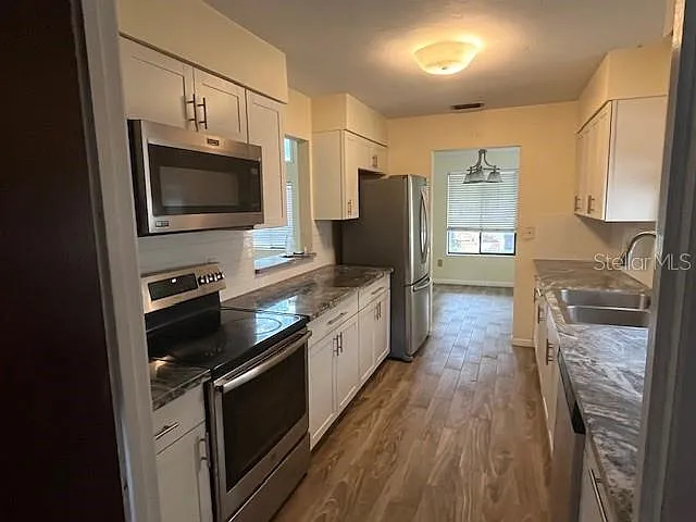 3 bed, 2.0 bath, 1081 sqft, $1,695 — Photo 4