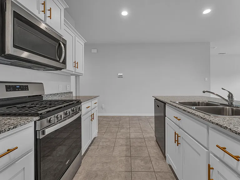 708 Basteen Ln — Photo 9