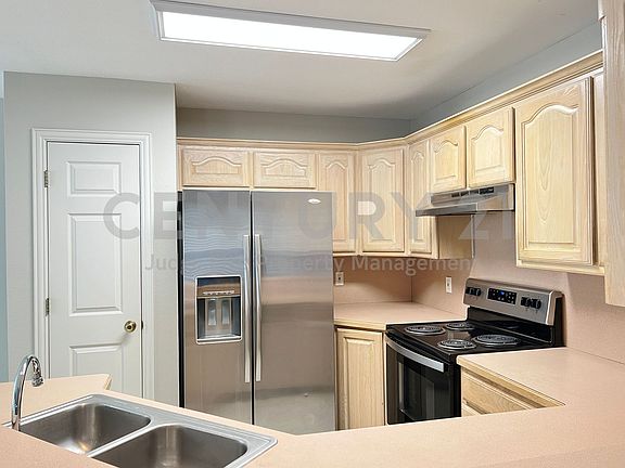4th image of 2023 Brooke Dr