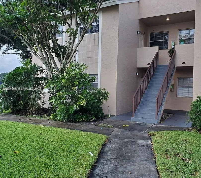 1851 NW 96th Ter