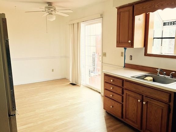 2nd image of 3423 Foxfield Cir