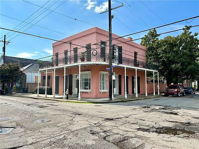 804 Spain St