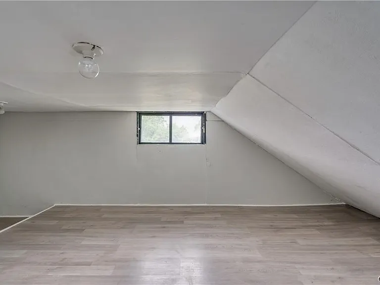 822 Lawrence St — Photo 41