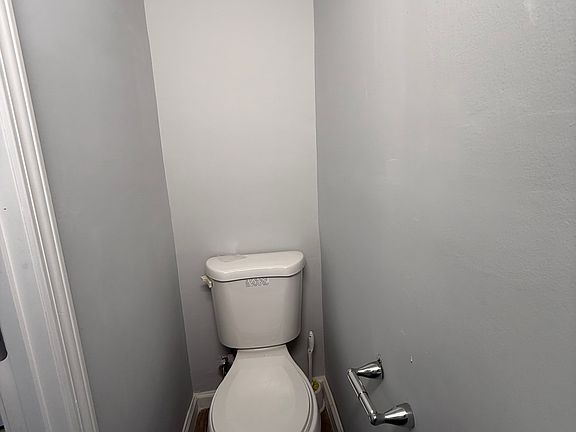 3rd image of 238 N Stevenson Sq