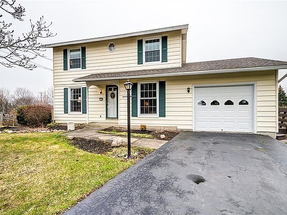 3rd image of 7214 Andover Cir