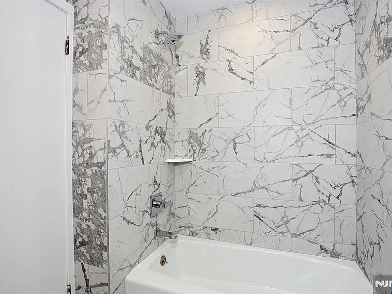 105 Hollywood Ave — Photo 13