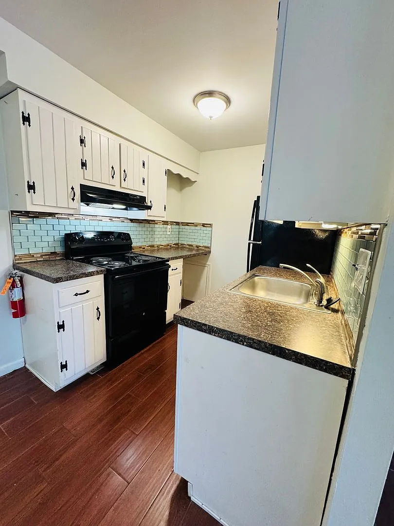 Taylor Court Apartments — Photo 4