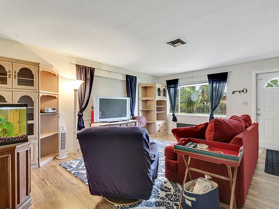 5th image of 453 Cypress Ln