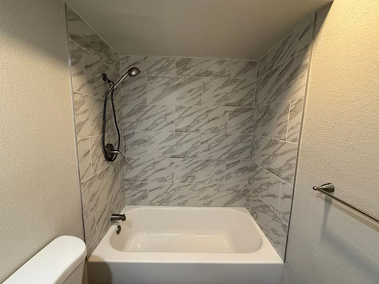 3701 Colonial Dr #201 — Photo 22