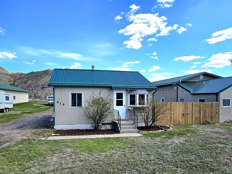 415 S Rosser Ave — Photo 1