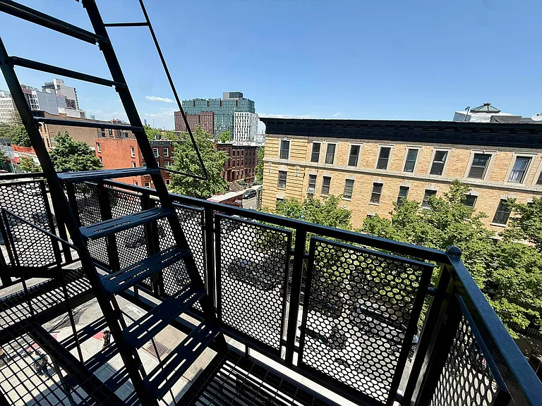1052 Dean St #4R — Photo 11
