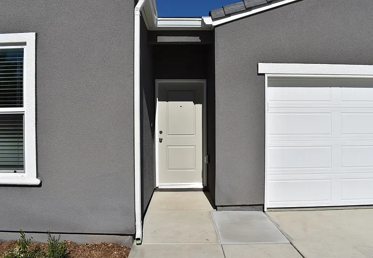 4486 N San Clemente Ave — Photo 4