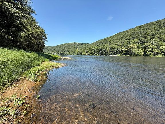 2nd image of 689 Sundew Rd