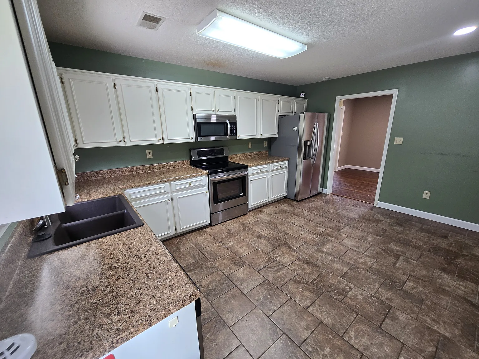 103 Thames Court - 1 — Photo 2