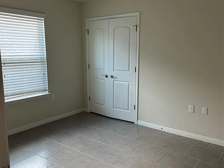 410 Holiday Creek Ln — Photo 20