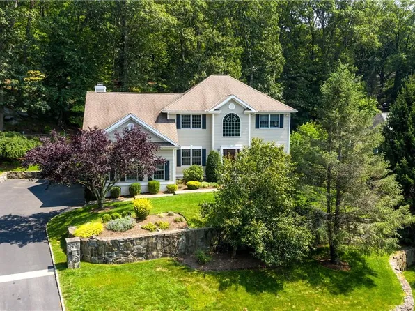 85 Roundabend Road, Tarrytown, NY 10591