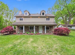 3376 Hessel Ave, Rochester Hills, MI 48307