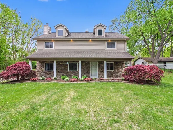 3376 Hessel Ave, Rochester Hills, MI 48307