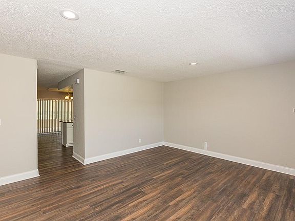 3rd image of 5521 Yarborough Ln