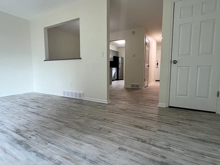 Shaker Heights Apartments — Photo 19