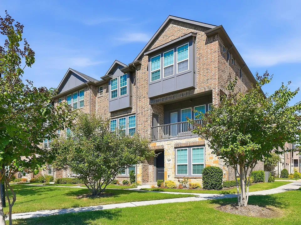 695 Vista Del Lago Dr