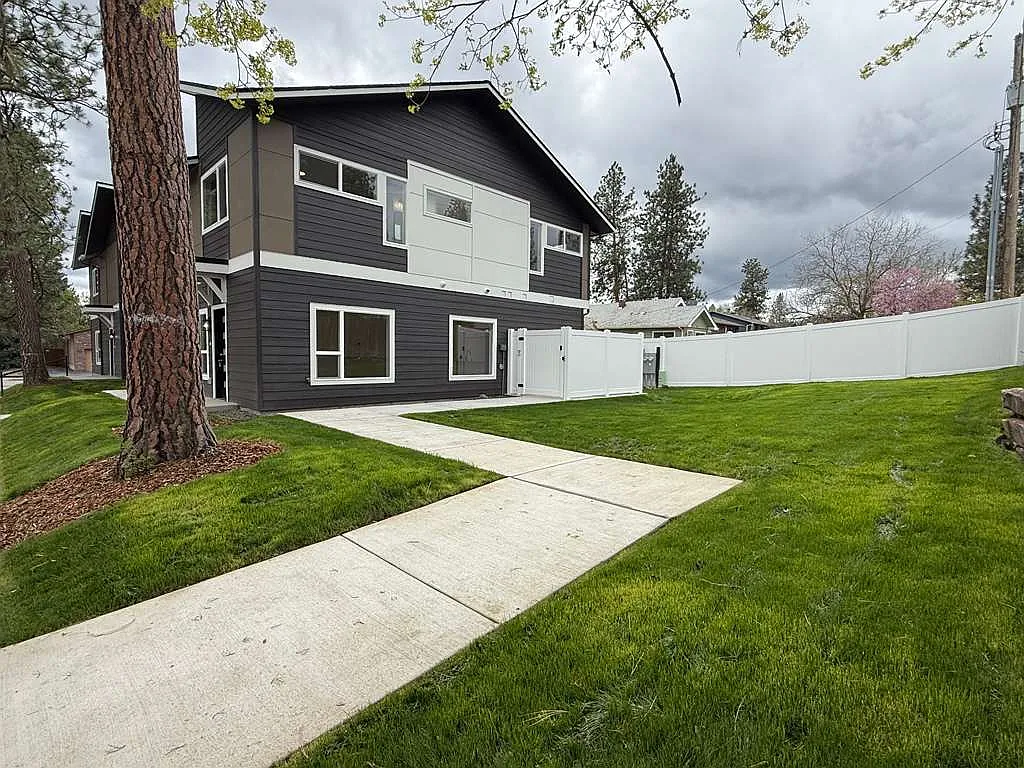 Brand New South Hill Quadplex 3 Bed 2.5 Bath — Photo 3
