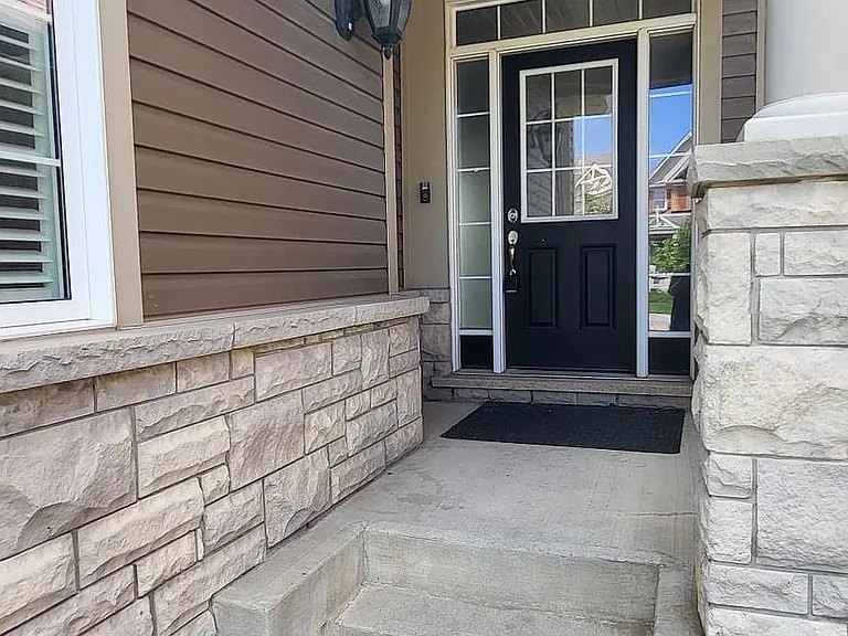 207 Dymott Ave — Photo 1
