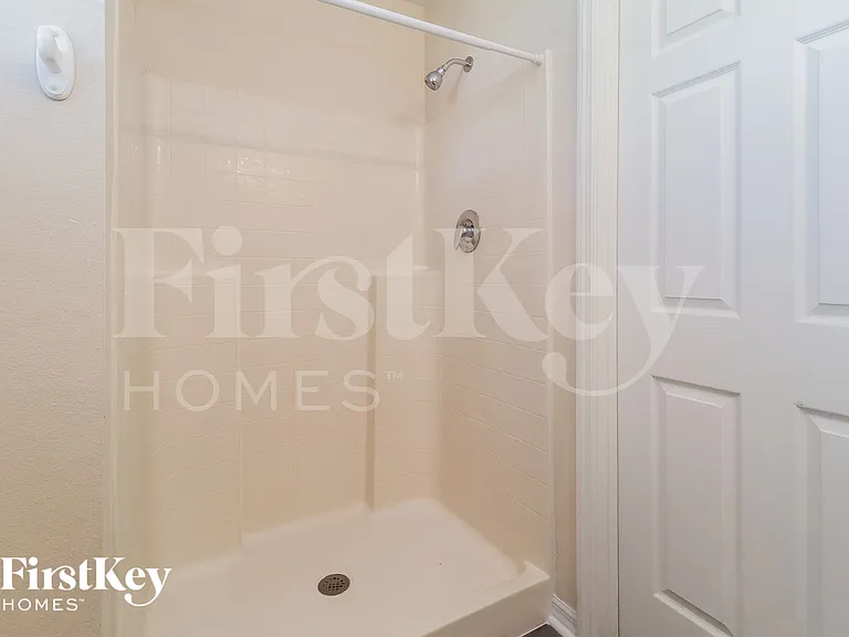 711 Hamster Way — Photo 9