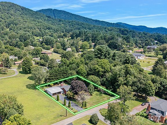 3rd image of 606 Sunset Dr