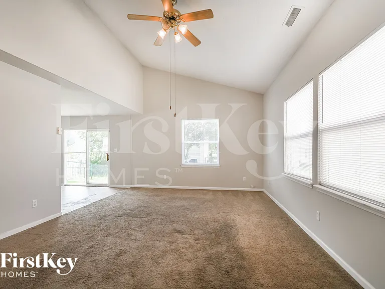 11618 Congressional Ln — Photo 3