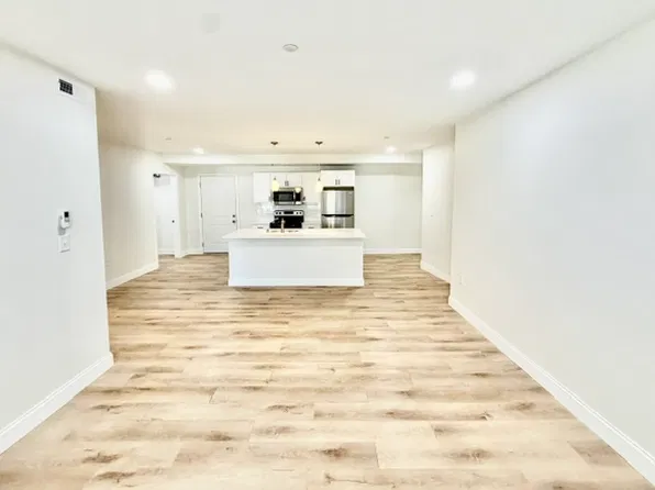 4-14 Medford St, Arlington, MA