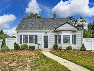 57 Pond Lane, Levittown, NY, 11756