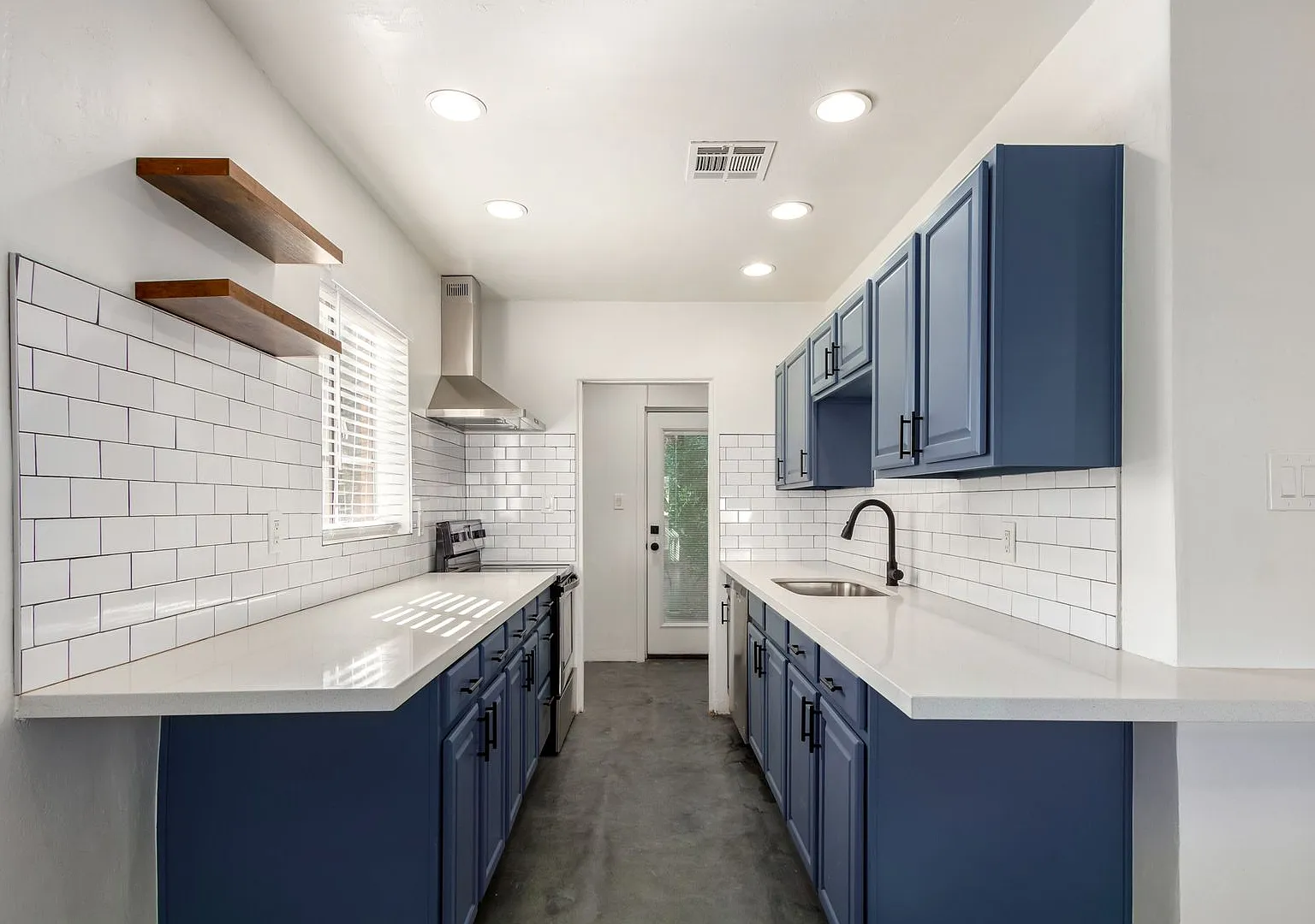 2452 E. Amelia Ave. — Photo 2