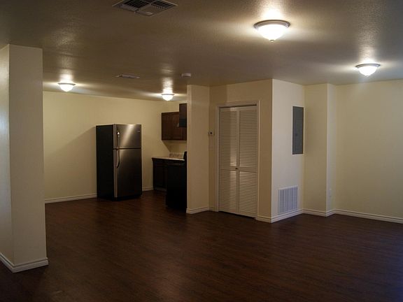 3rd image of 911 College Ave APT 101