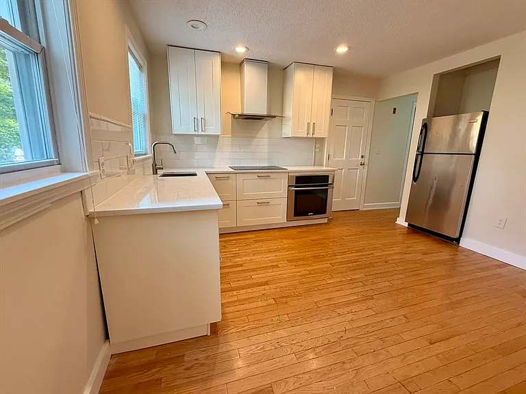 40 Chestnut St #1 — Photo 7