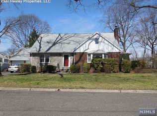 5 Parkway, Maywood, NJ 07607