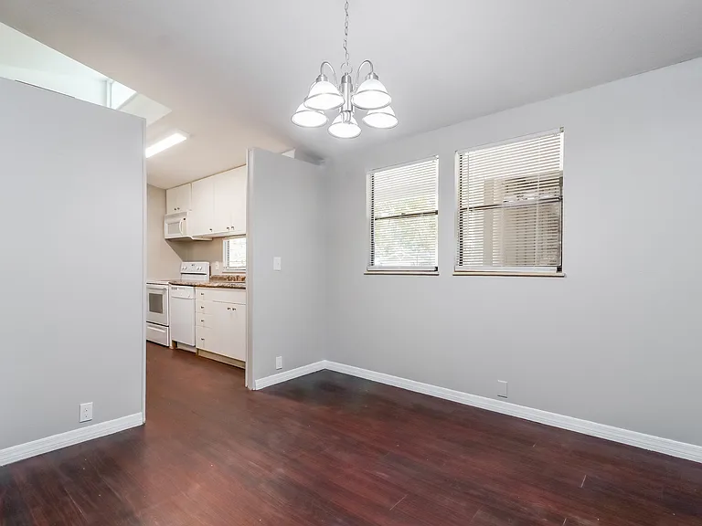 2603 Martha Ln — Photo 11